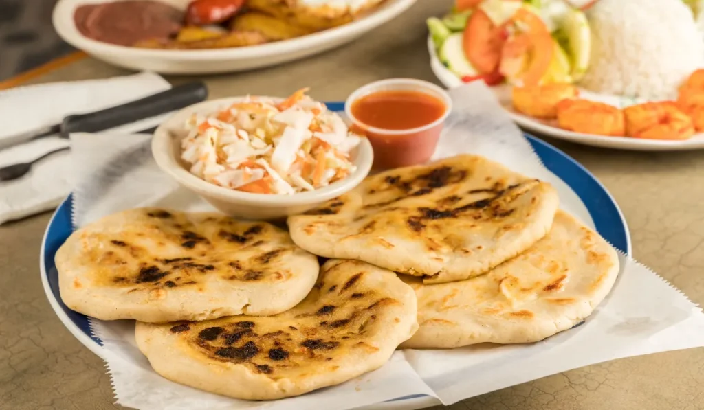 Descubre la gastronomía salvadoreña y sus platos más emblemáticos 3