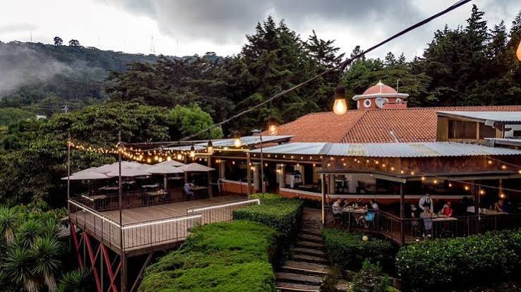 Las Brumas Grill & Café